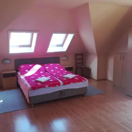 Karika Vendeghaz Privat bolig *