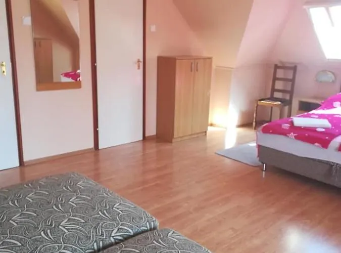 Karika Vendeghaz Gazde/Camere de închiriat *