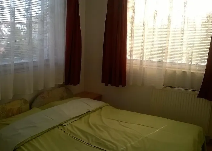 Karika Vendeghaz Gazde/Camere de închiriat *